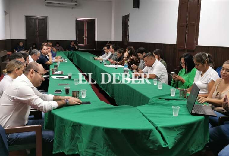 Suspenden la elección de la nueva directiva de la Brigada Parlamentaria Cruceña por falta de quórum