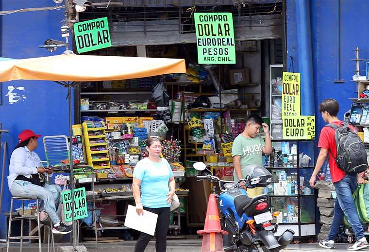 Hay cuatro cotizaciones del dólar en Santa Cruz