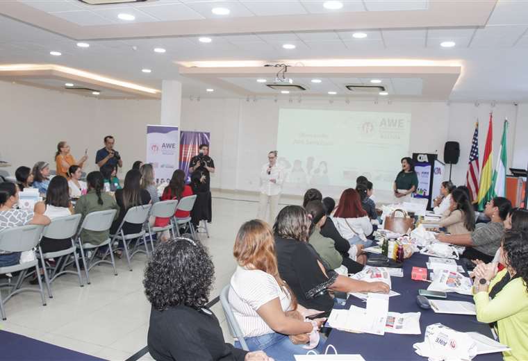 La Academia de Mujeres Emprendedoras presentó a las 45 seleccionadas para su tercer programa en Santa Cruz