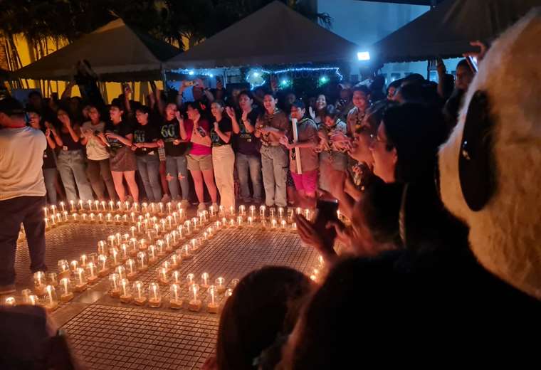 Encendido de velas simboliza compromiso ambiental en Santa Cruz