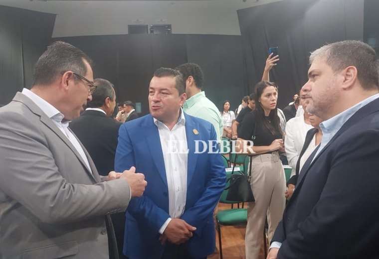 Se instala la reunión líderes cruceños en Fexpocruz