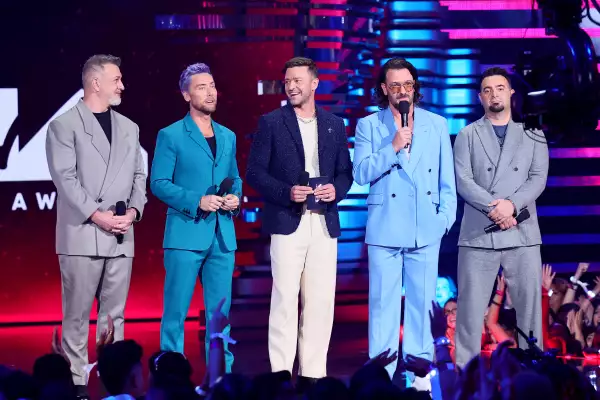 NSYNC reaparece en el escenario con Justin Timberlake