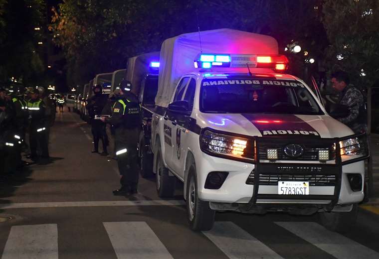 Censo: Policía salió a hacer los controles por el auto de buen Gobierno