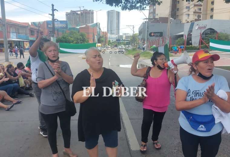 Vecinos del Distrito 1 exigen el funcionamiento del Centro de Salud Santa Rosita