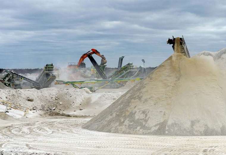 Costo de la tonelada de carbonato de litio, baja de $us 83.000, en 2022, a $us 13.000