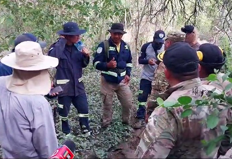 Santa Cruz: expertos en explosivos buscan un lugar adecuado para dinamitar y desviar el cauce del Río Grande