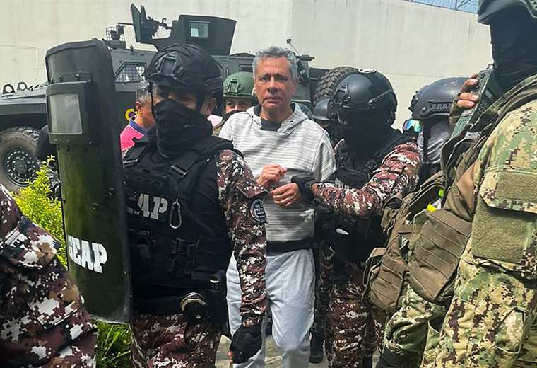 Expertos ven ‘mal uso del asilo’ y temen precedente en el conflicto diplomático de Ecuador y México