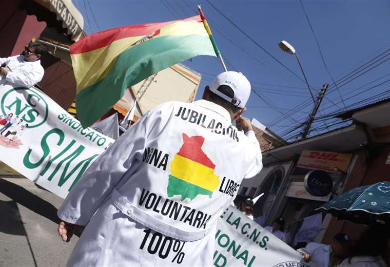 Todo el sector salud en Bolivia ratifica paro de tres días; Gobierno ve una medida «política»