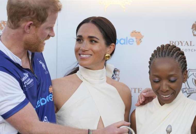 Meghan Markle tuvo un feo gesto con una mujer que quiso posar con su esposo Harry