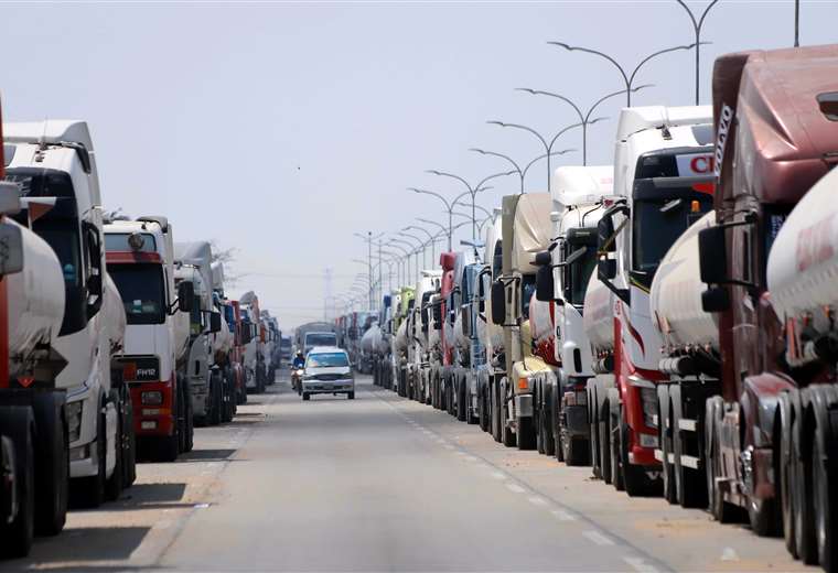 Sepa por qué los cisterneros dejarán de proveer 2,4 millones de litros de combustible a los surtidores, este viernes en Santa Cruz