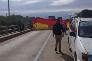 Gremiales levantan el bloqueo y la carretera nueva Santa Cruz – Cochabamba queda expedita