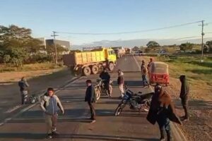 San Julián amanece bloqueado: exigen la regulación del precio del pasaje a Santa Cruz