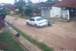 Estudiante es arrastrada por un vehículo conducido por antisociales que intentaron robarle su mochila