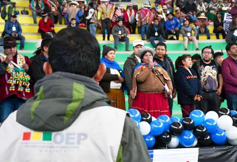 Arcistas admiten que hubo “cositas” que no cumplieron, mientras evistas mantienen fecha de su congreso