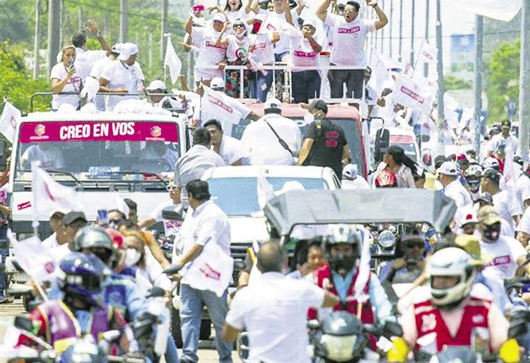 Solo tres fuerzas cumplieron con el TSE y alianzas se acaban en 2025