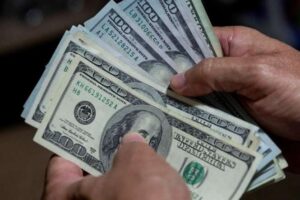BCB dice que la administración de los banqueros “no es de las mejores” y que el sistema financiero sí tiene dólares