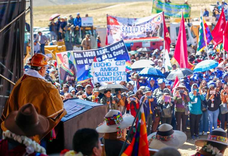 Arce inicia la construcción de la doble vía Oruro-Challapata, con una inversión de Bs 383 millones