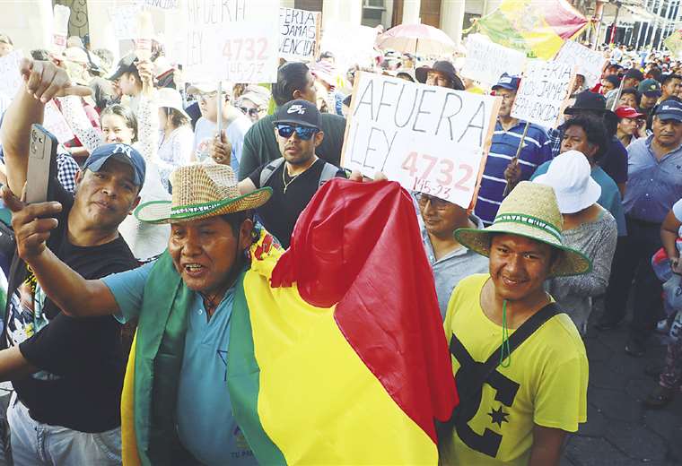 Siguen las protestas pese a decretos anulados; Gobierno ve fines políticos