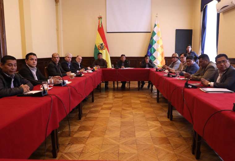 Tras amenaza del Senado, Choquehuanca convoca a reunión política para «encaminar» las elecciones judiciales