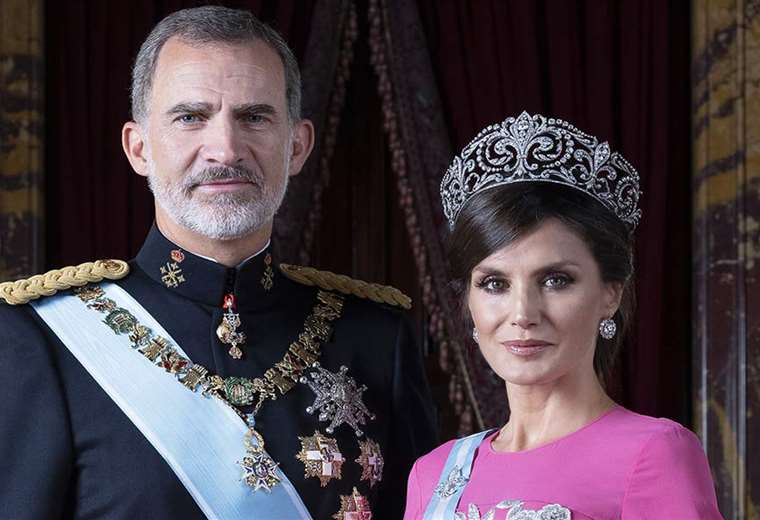 Afirman que el rey Felipe de España se sintió «destruido» por supuesta infidelidad de su esposa