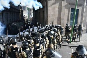 Cusicanqui afirma que evalúan nuevas medidas económicas tras el asalto militar