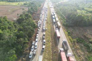 Segundo día de bloqueo en Yapacaní: comunarios advierten que no habrá cuarto intermedio