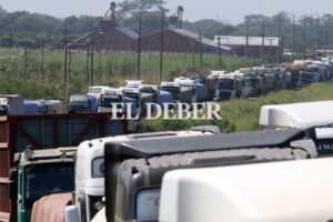 Bloqueo en Yapacaní cumple su sexto día y hay desesperación de transportistas