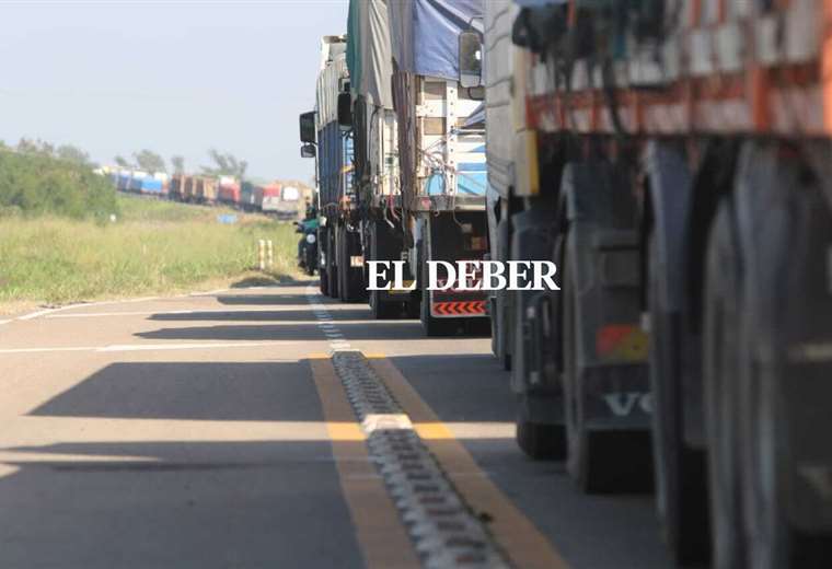 Transportistas cruceños propondrán bloqueo de carreteras y fronteras, en el ampliado nacional del viernes