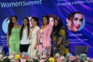 La actriz boliviana Carla Ortiz gana premio de SIGEF en la Cumbre de Mujeres en Malta