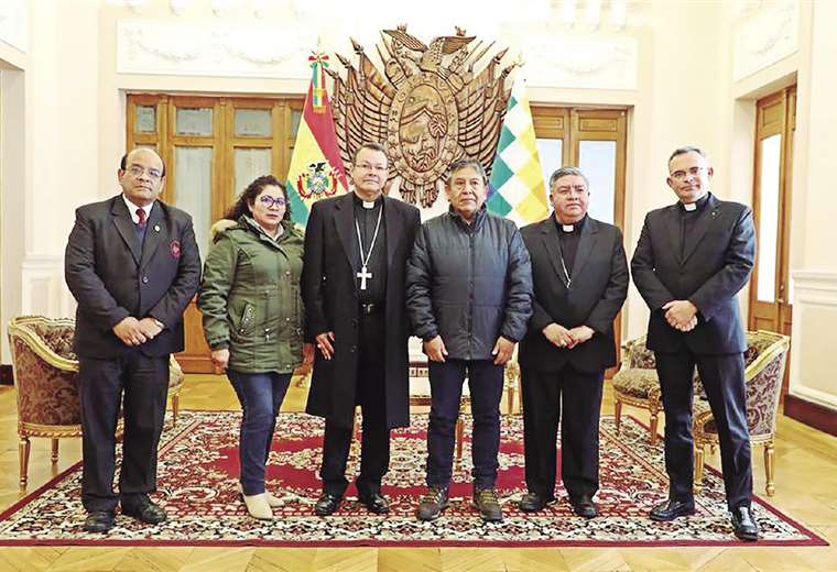 Choquehuanca comanda el gabinete sin el vocero y sus bases ya le cuestionan