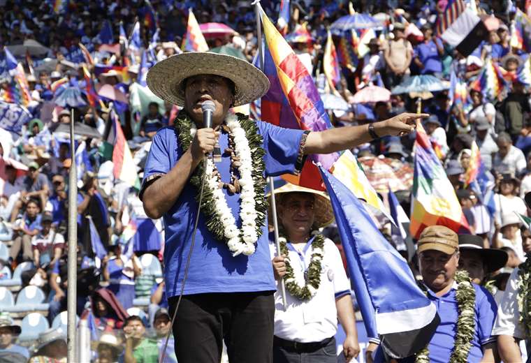 Reunión evista pone plazos a Arce y a Choquehuanca y proclama a Evo Morales