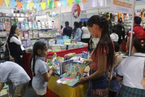 ¡Último día! La Feria Internacional del Libro de Santa Cruz cierra con broche de oro