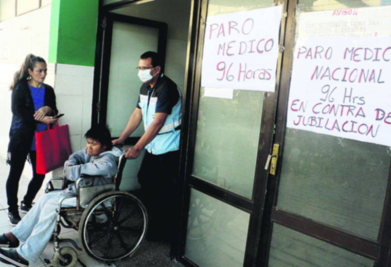 Paro satura emergencias; priorizan a embarazadas y enfermos graves