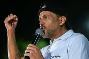 Camacho pide que se respete el voto popular ante la movilización del Ejército y dice que cualquier acción en contra es inconstitucional