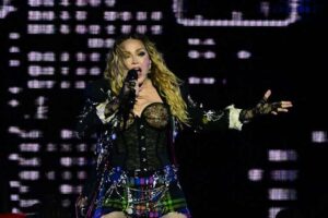 Fans demandan a Madonna por comenzar tarde sus conciertos