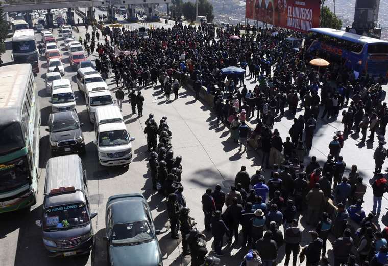 Transportistas, gremialistas y vecinos presionan al Gobierno con sus demandas