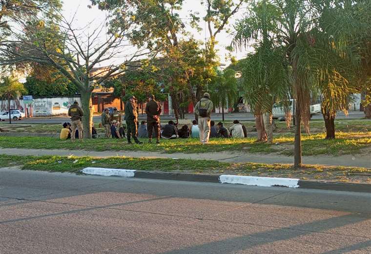 Arrestan a 42 personas tras desalojo en los canales de drenajes y rotondas