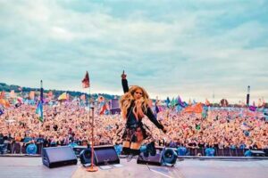 Avril Lavigne debuta en Glastonbury después de 20 años de carrera