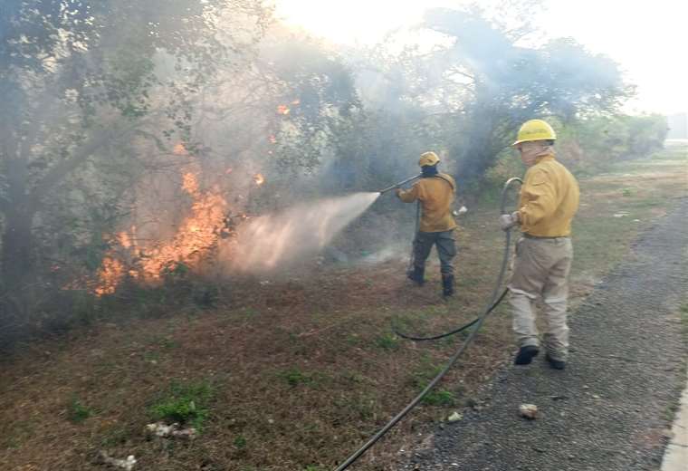 Santa Cruz registra 12 incendios activos; el fuego ya arrasó más de 100.000 hectáreas