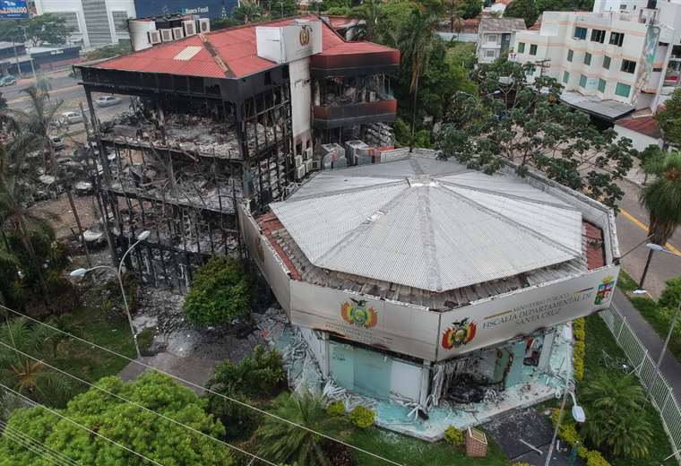 Adulto mayor hallado sin vida en el edificio de la ex Fiscalía cruceña murió por hipotermia