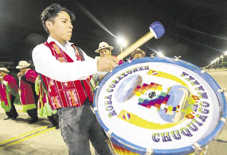 Los residentes paceños preparan su gran verbena en el Cambódromo