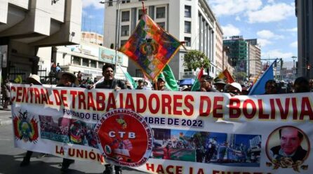 Gremiales marchan, transportistas bloquean y el Gobierno insta a “deponer las medidas”