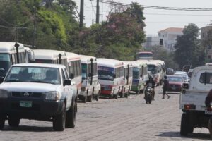 Choferes van al paro este jueves y el transporte pesado realiza el martes su ampliado nacional en Sucre