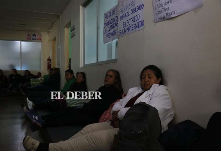 Trabajadores de la Maternidad mantienen la huelga de hambre