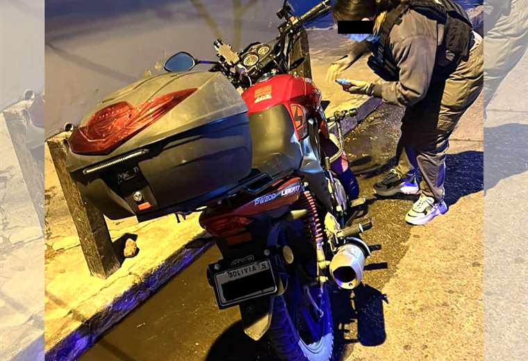 Capturan a sujetos que golpearon a un hombre para robarle su motocicleta