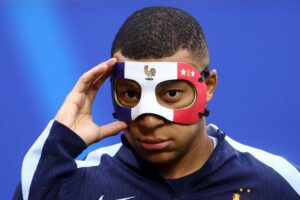 ¿Cómo es la nueva máscara que usará Mbappé para la semifinal entre Francia y España?