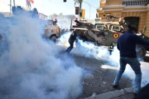 «Bolivia ya se enfrentaba a una crisis económica antes del asalto militar», dice Fitch Ratings