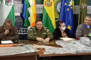 Policía presenta a presuntos avasalladores de tres predios en la provincia Guarayos
