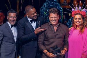 Will Smith y Antonio Banderas se unen a Carlos Vives en una versión especial de “La Gota Fría”