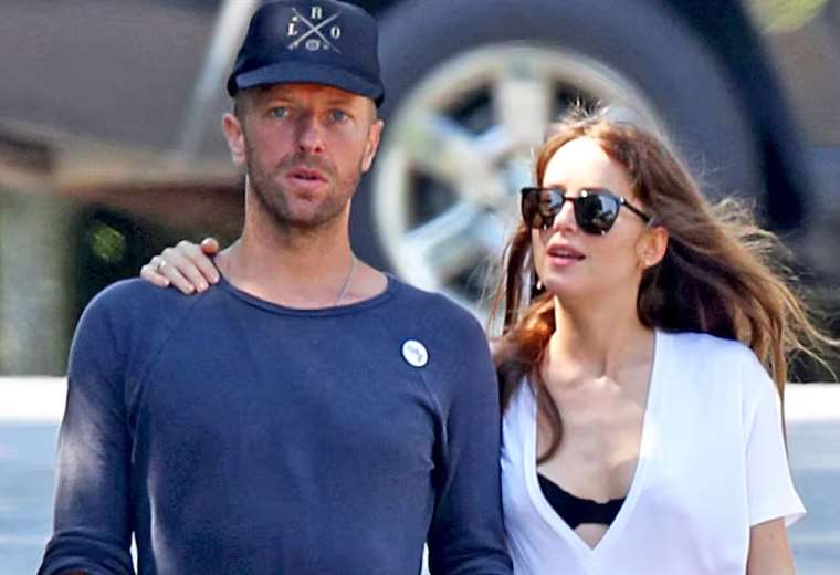 Representante de Dakota Johnson desmiente los rumores de separación con Chris Martin